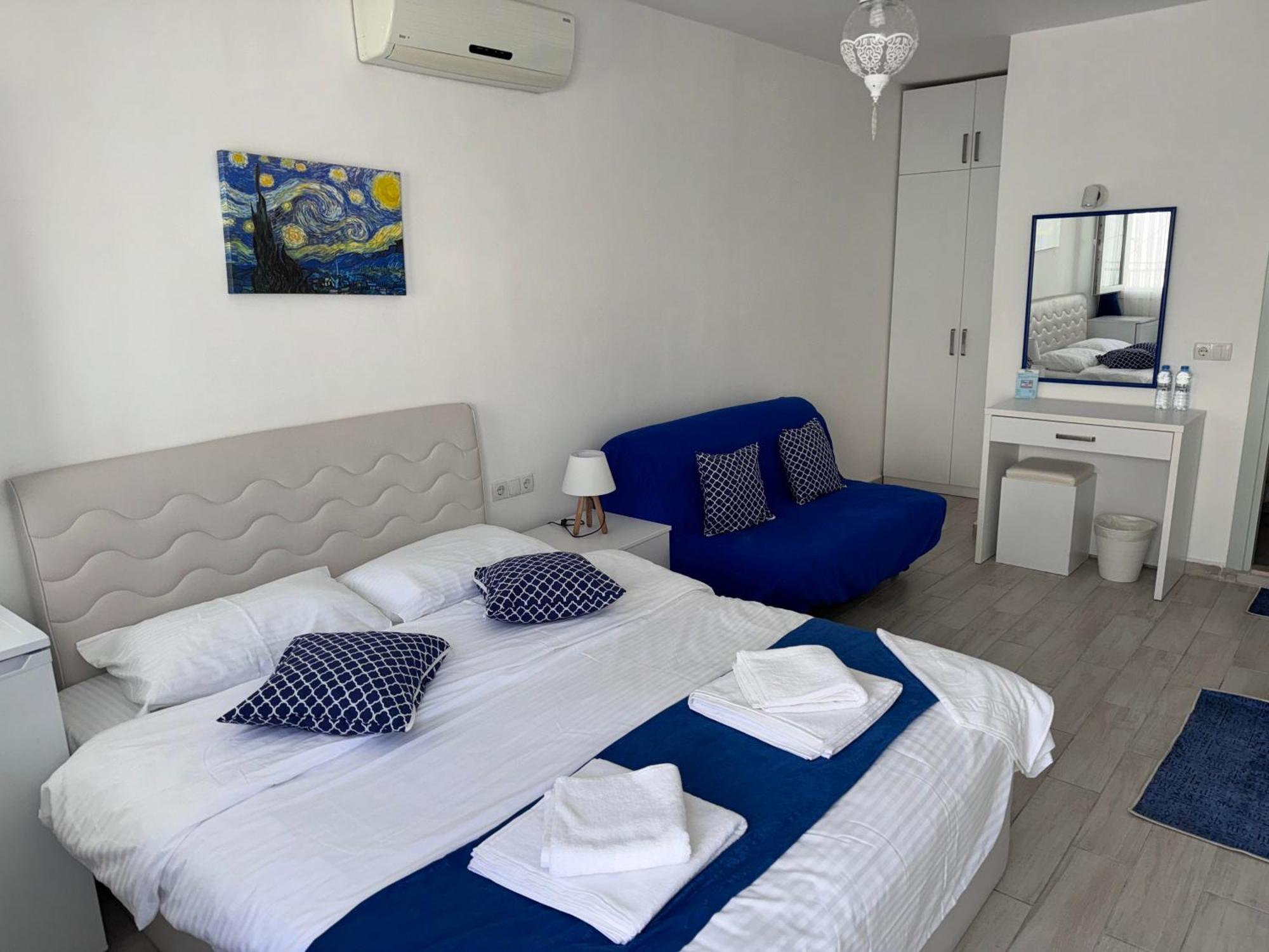 White And Blue Bodrum Exteriör bild